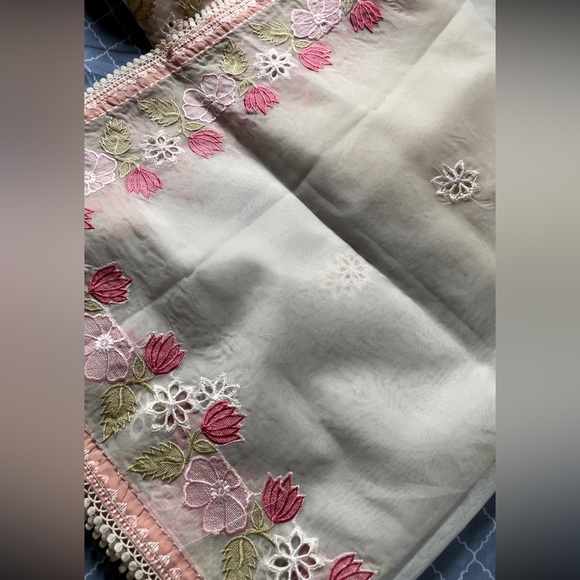 ❌SOLD❌Suffuse by sana yasir NAYLA luxury lawn 23 - Picture 4 of 16